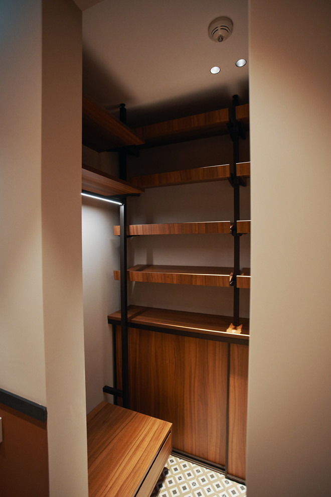 raumplus в интерьере квартиры на Минской, гардеробная UNO коридор