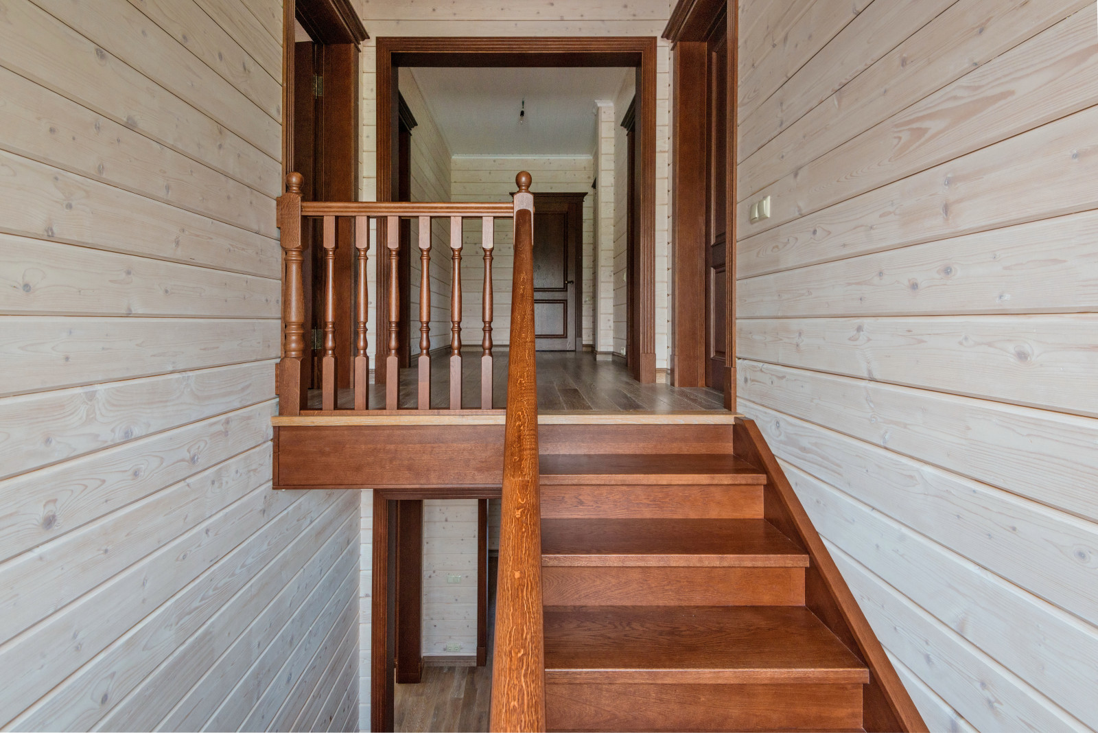 Дом из клееного бруса по индивидуальному проекту в д.Жабкино