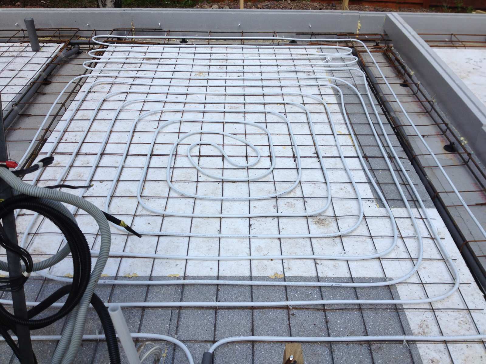 Хороший вопрос: Как и зачем утеплять фундамент