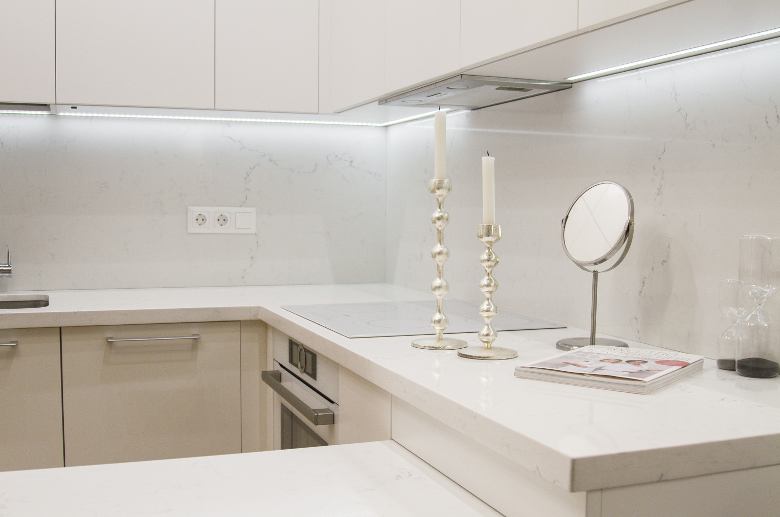 Кухня в стиле хай-тек