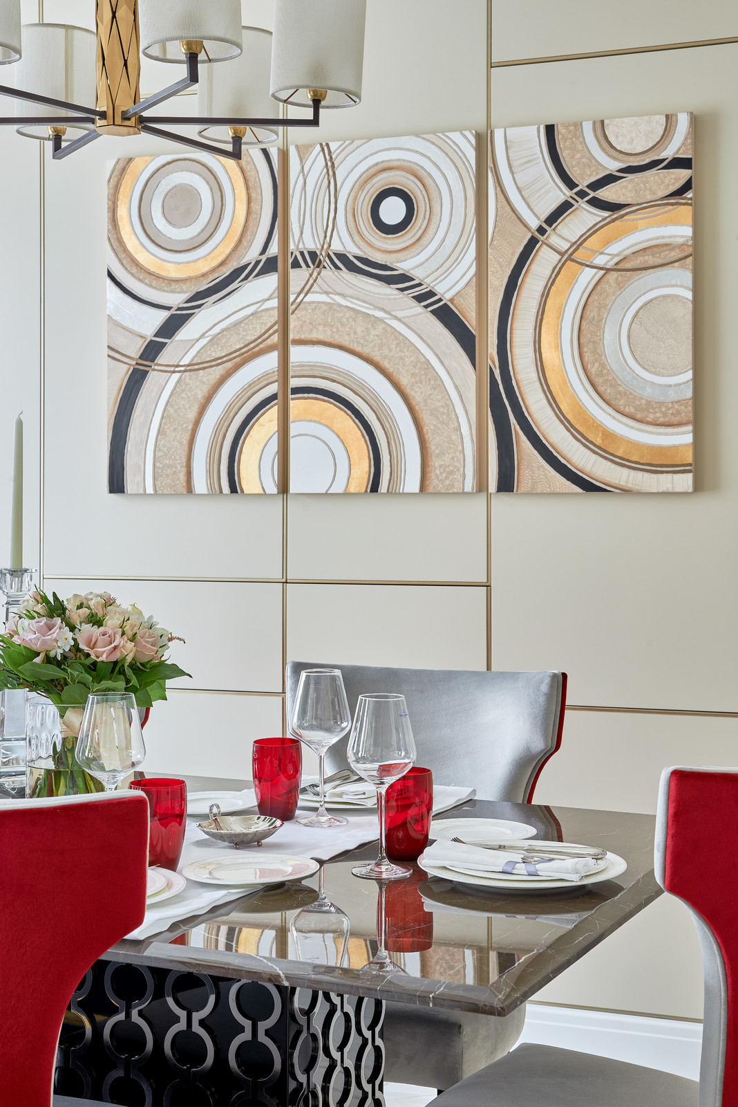 Яркий, роскошный, искрящийся.