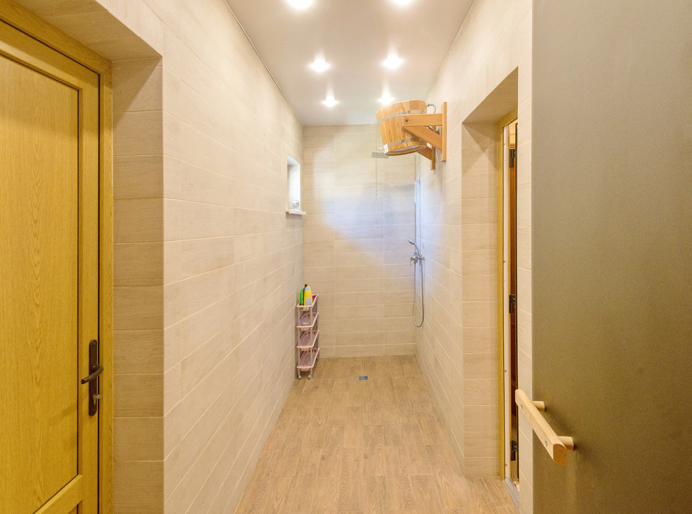 Помывочная в  доме-бане из клееного бруса