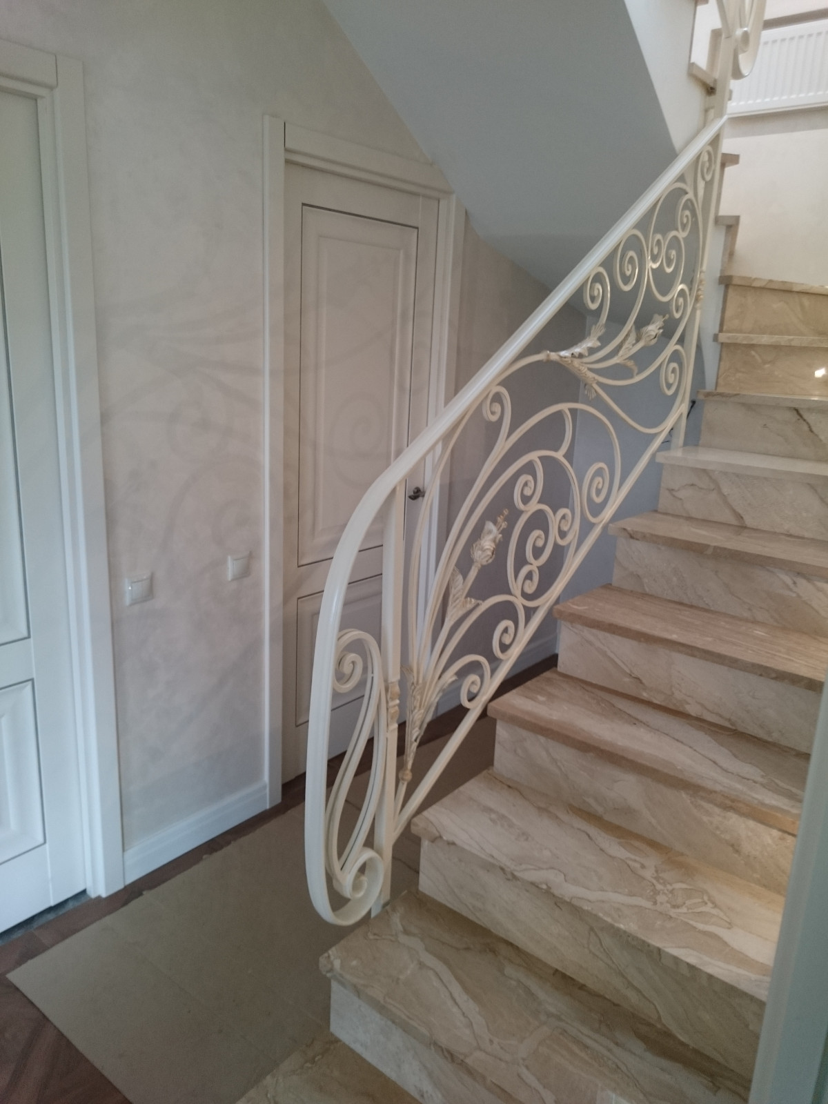 Кованые перила и ограждения лестниц