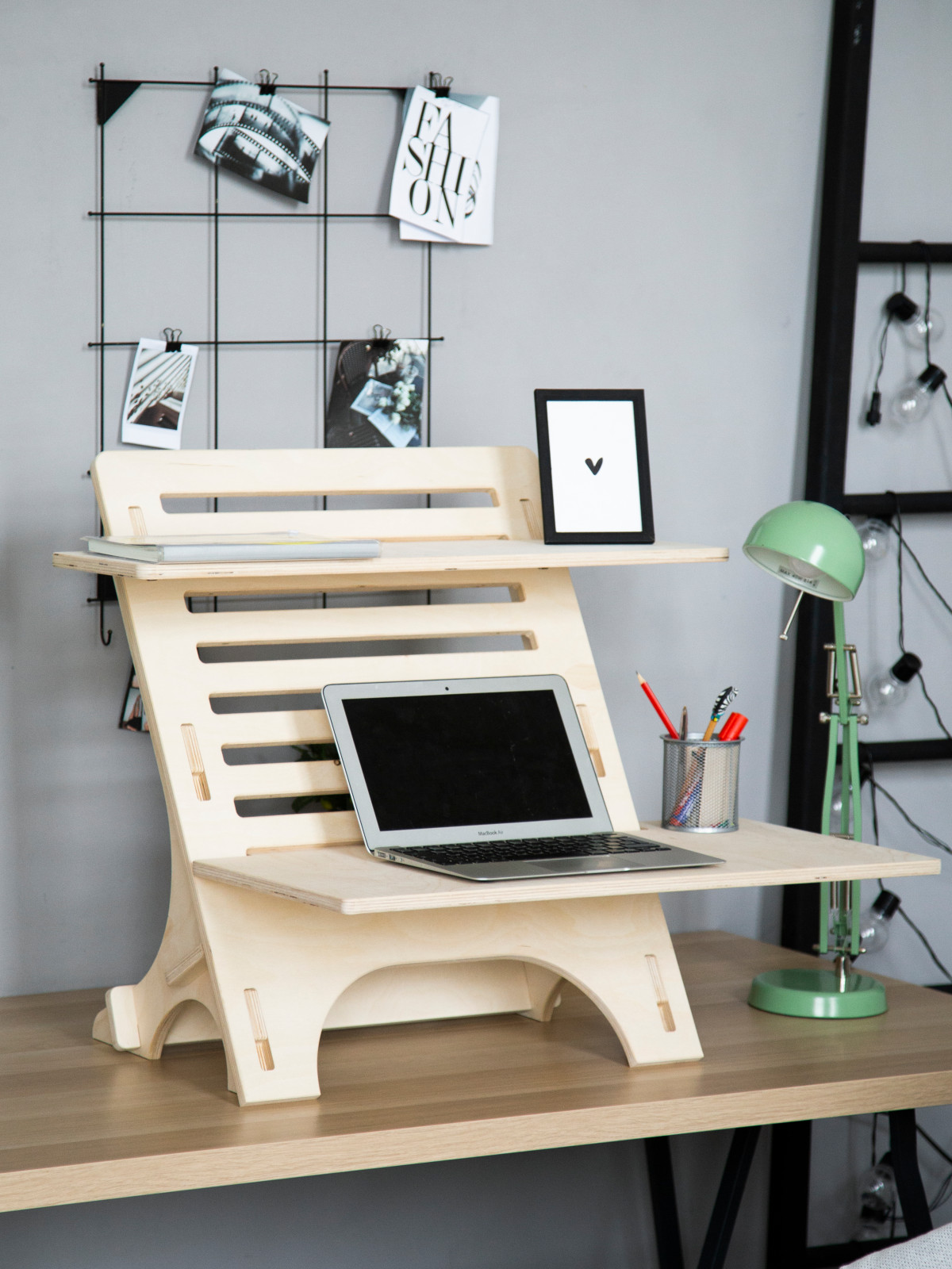 Обложка проекта: Stayhome Desk - настольный дэск, позволяющий работать стоя!