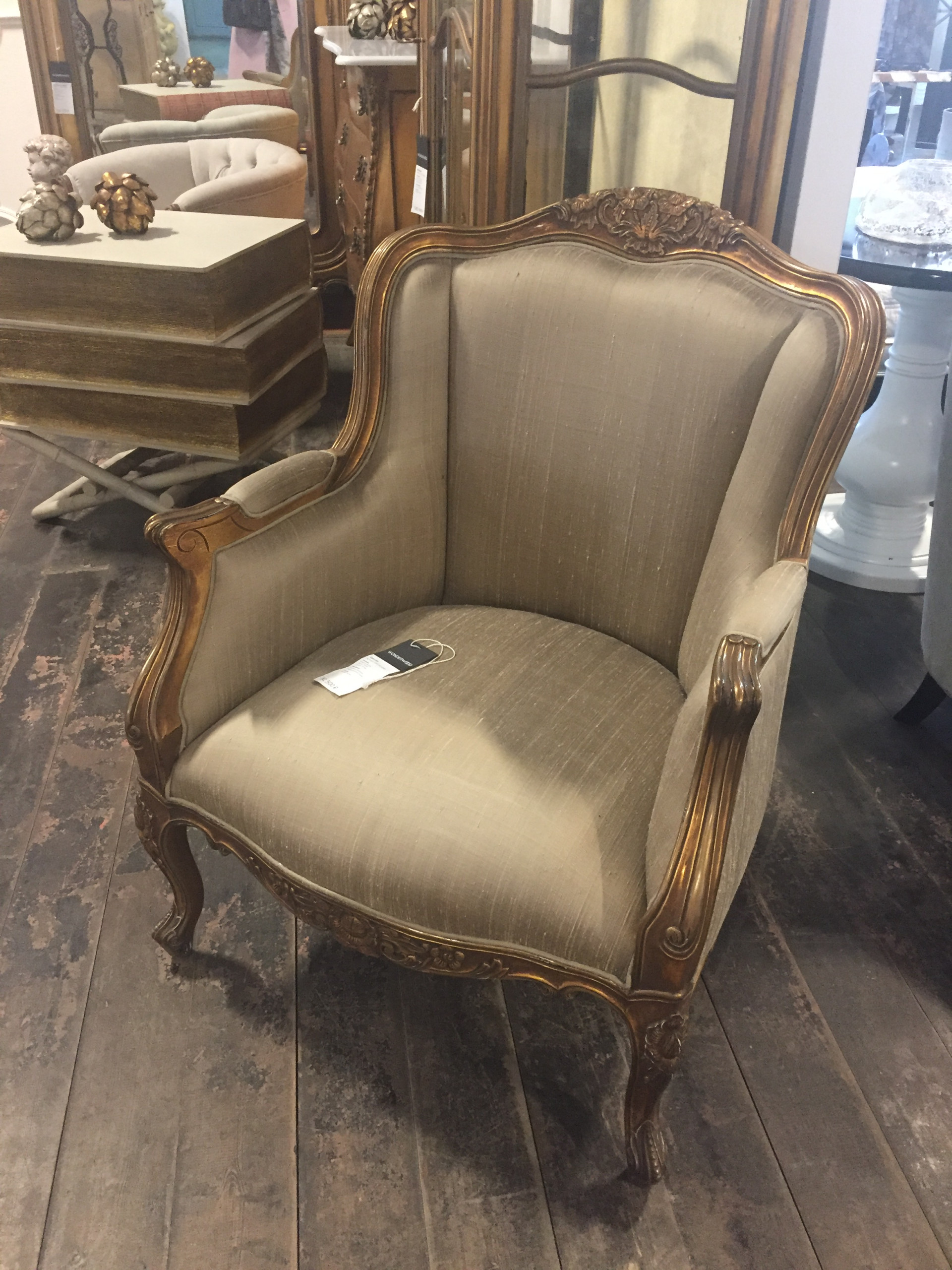 Сроки и смета: 30 000 ₽ и шесть недель — перетяжка кресла