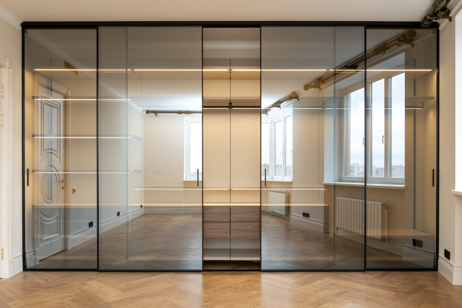 Воздушная гардеробная APPERIA для сталинки в центре Москвы