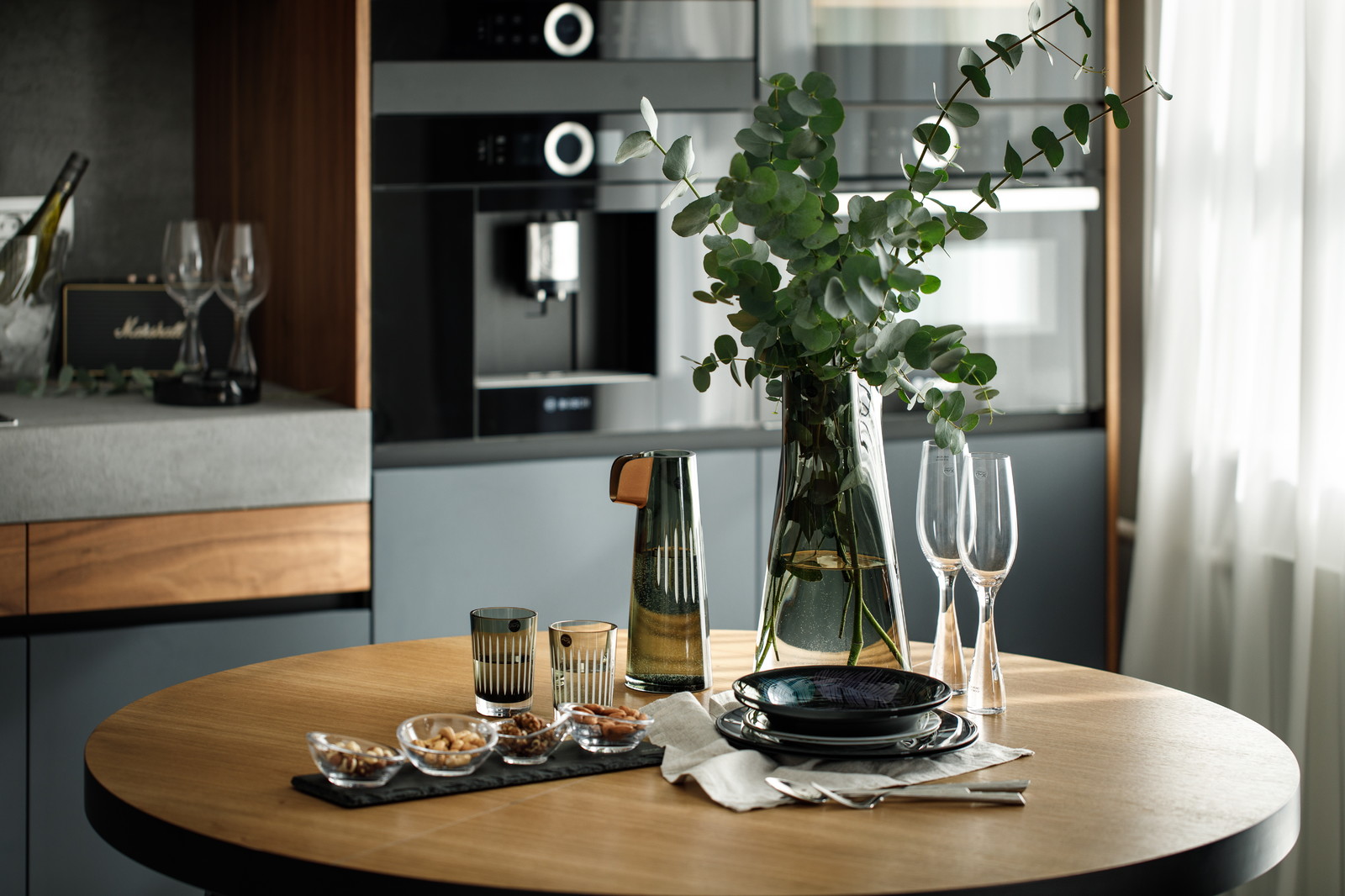 Обложка проекта: Стол Anders и стулья Hans в интерьере стильной кухни Hamiltoun