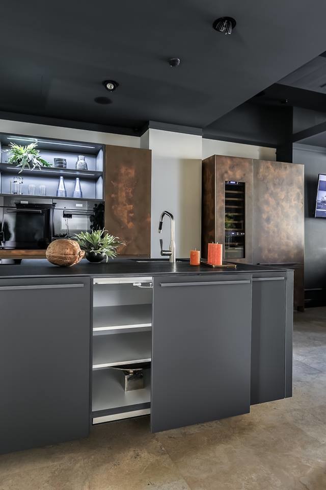 Реализованные нами проекты - кухня LEICHT STEEL | CLASSIC-FF