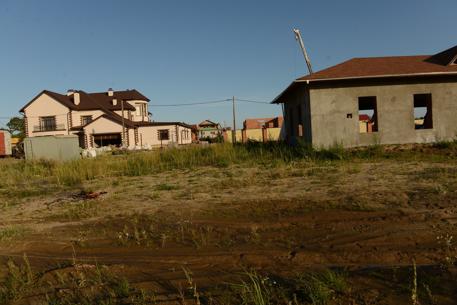Большой сад в пригороде