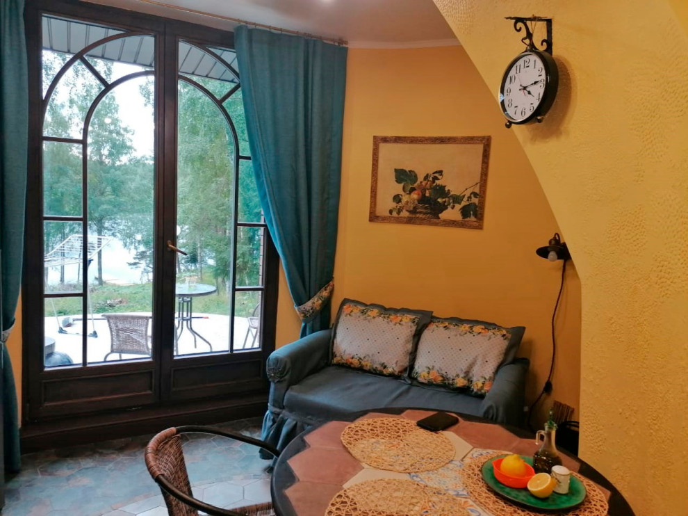 Дом с башней в сказочном стиле в Карелии