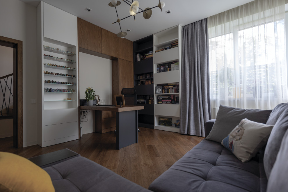 Стеллаж и стол для домашнего кабинета