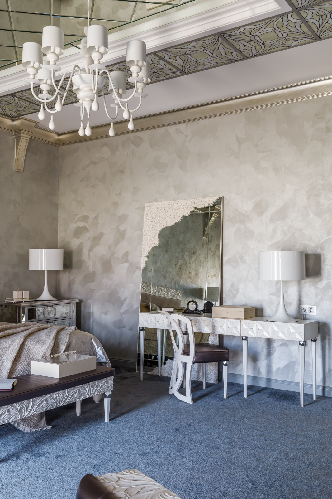 Дом с круглым окном