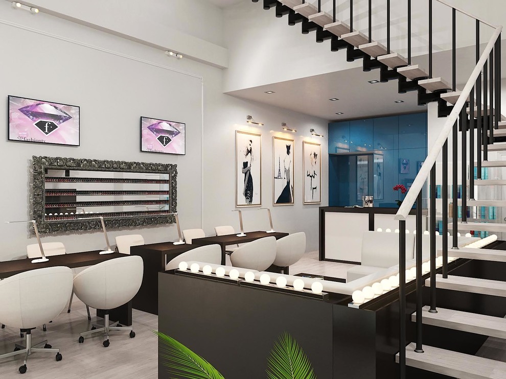 Первый этаж. Зона маникюра.