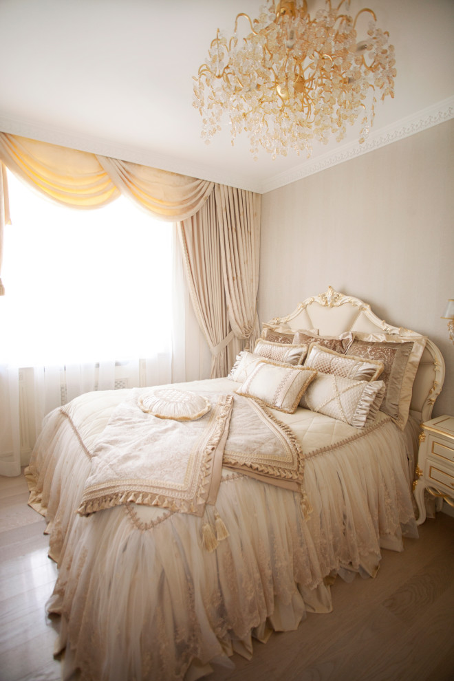 Спальни из розовой мечты: оформление кроватей; покрывала, валики, подушки