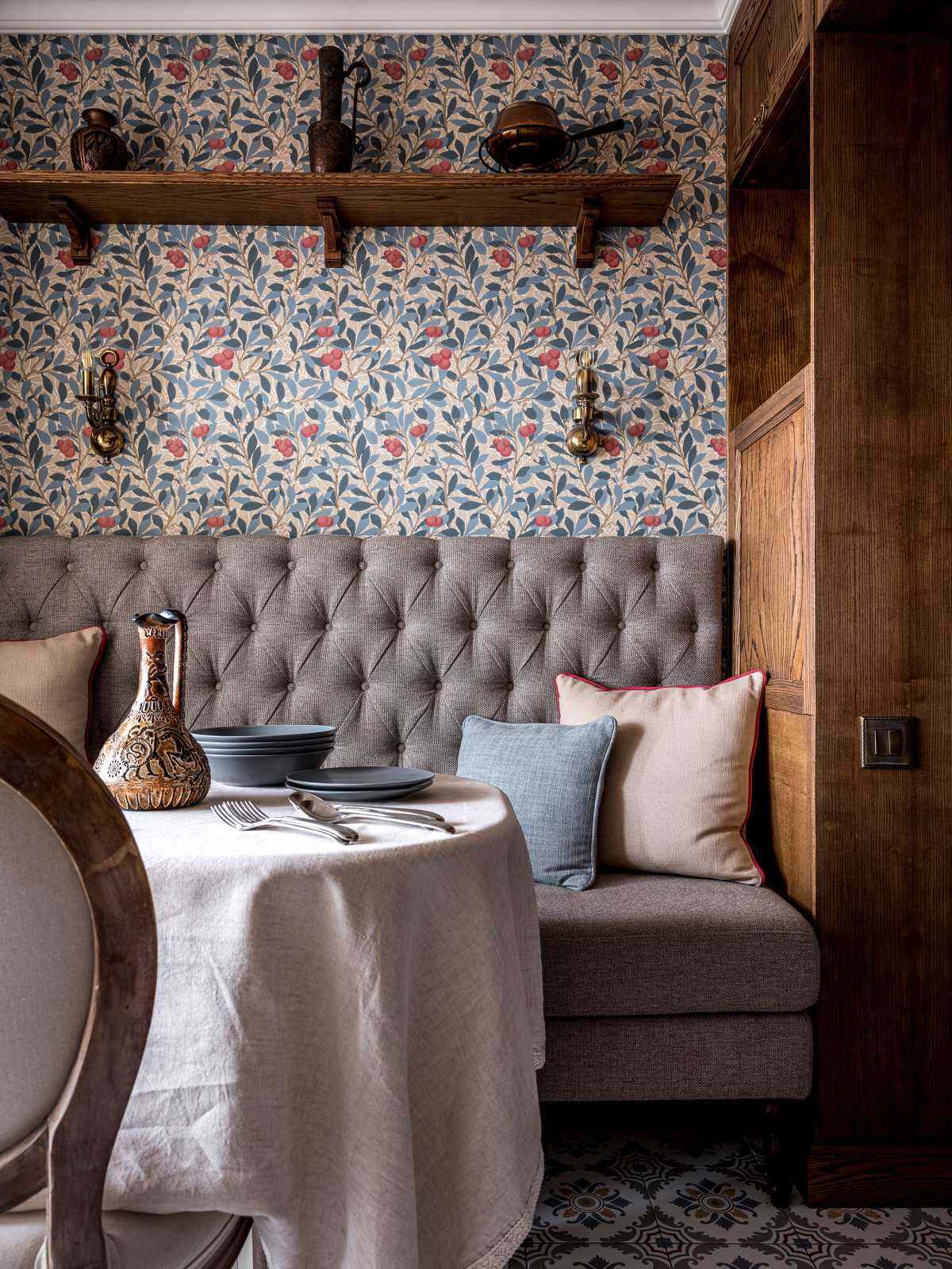 Проект недели: Вытянутая кухня с огороженной столовой