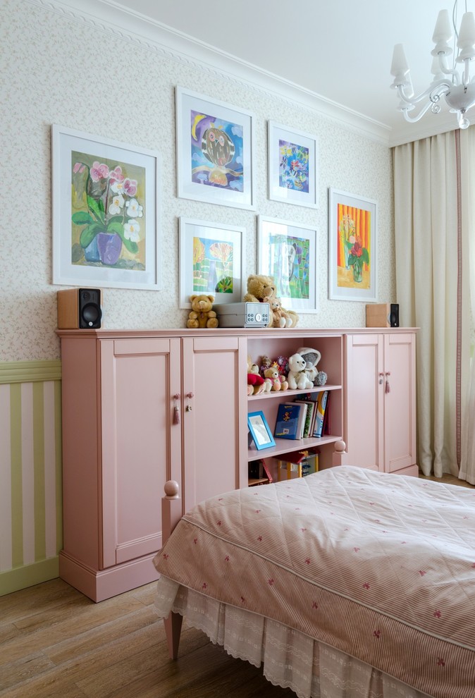 ВВЕРХ ПО ЛЕСТНИЦЕ