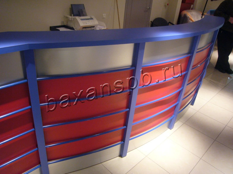 Стойки ресепшн