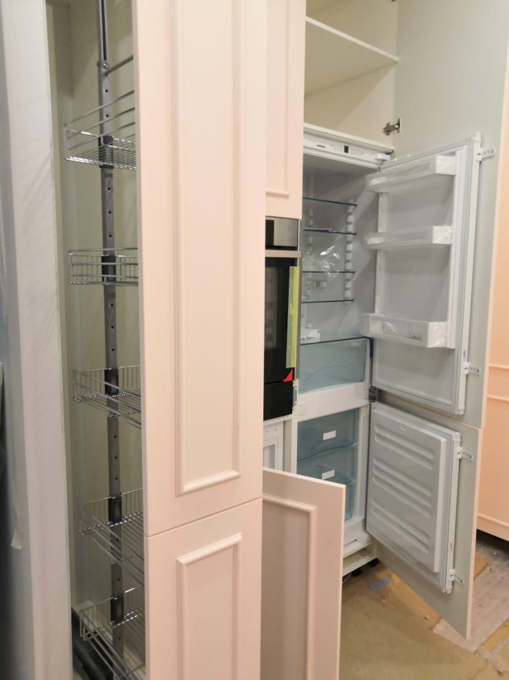 Кухня в розовом цвете.