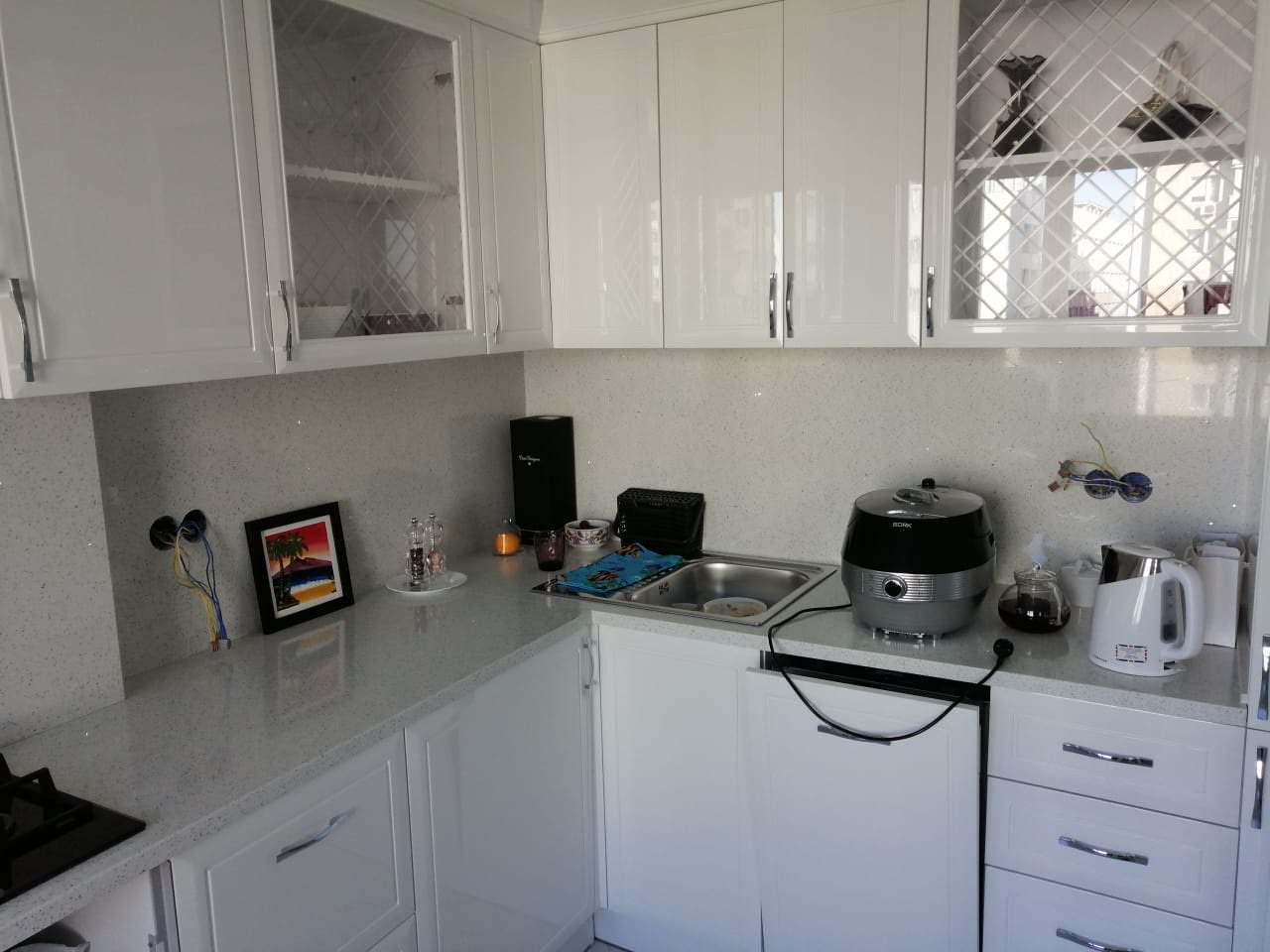 Обложка проекта: Столешница и стеновые панели из кварцевого агломерата