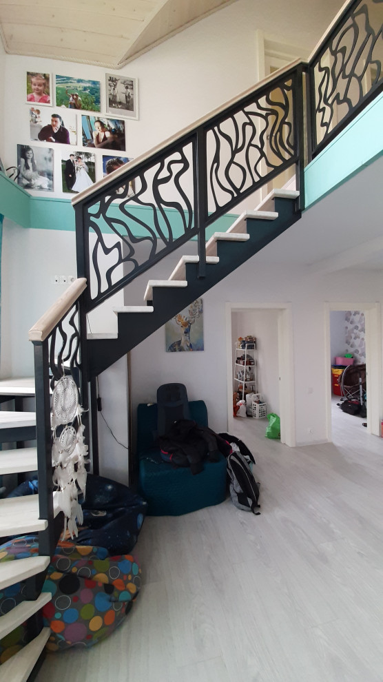 Обложка проекта: Лестница на второй этаж в каркасном доме