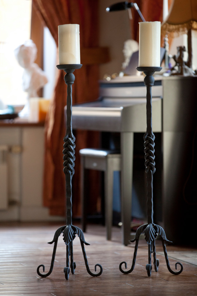 Кованые подсвечники для камина