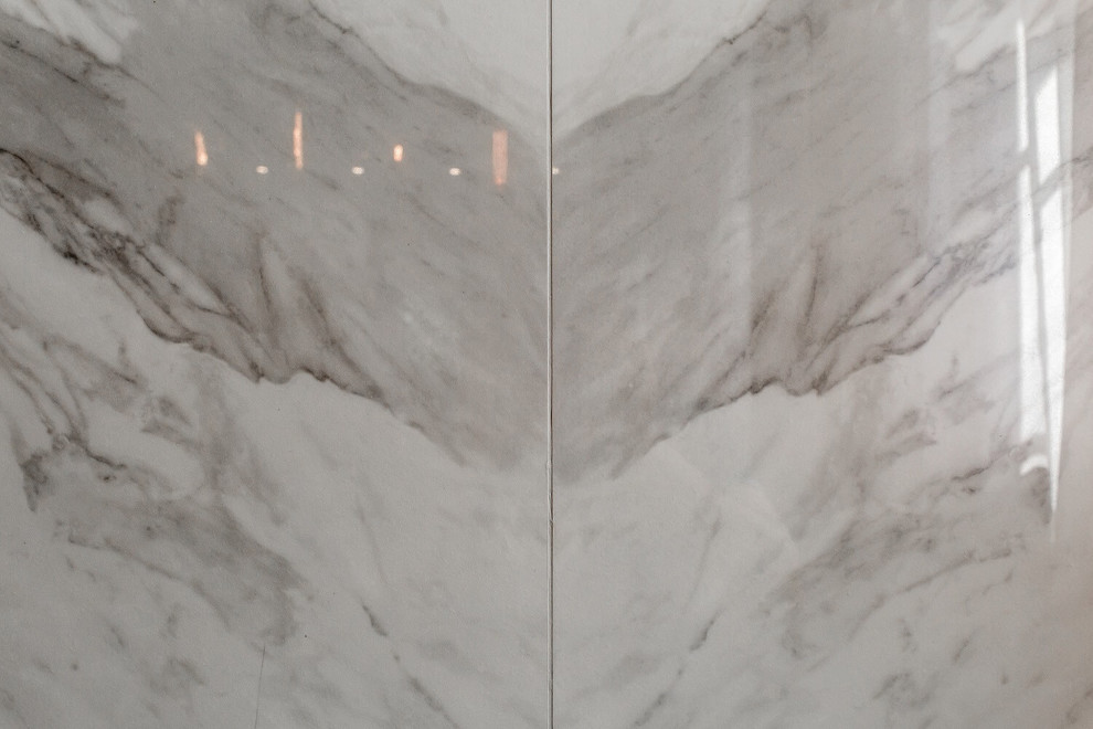 Calacata Book вблизи