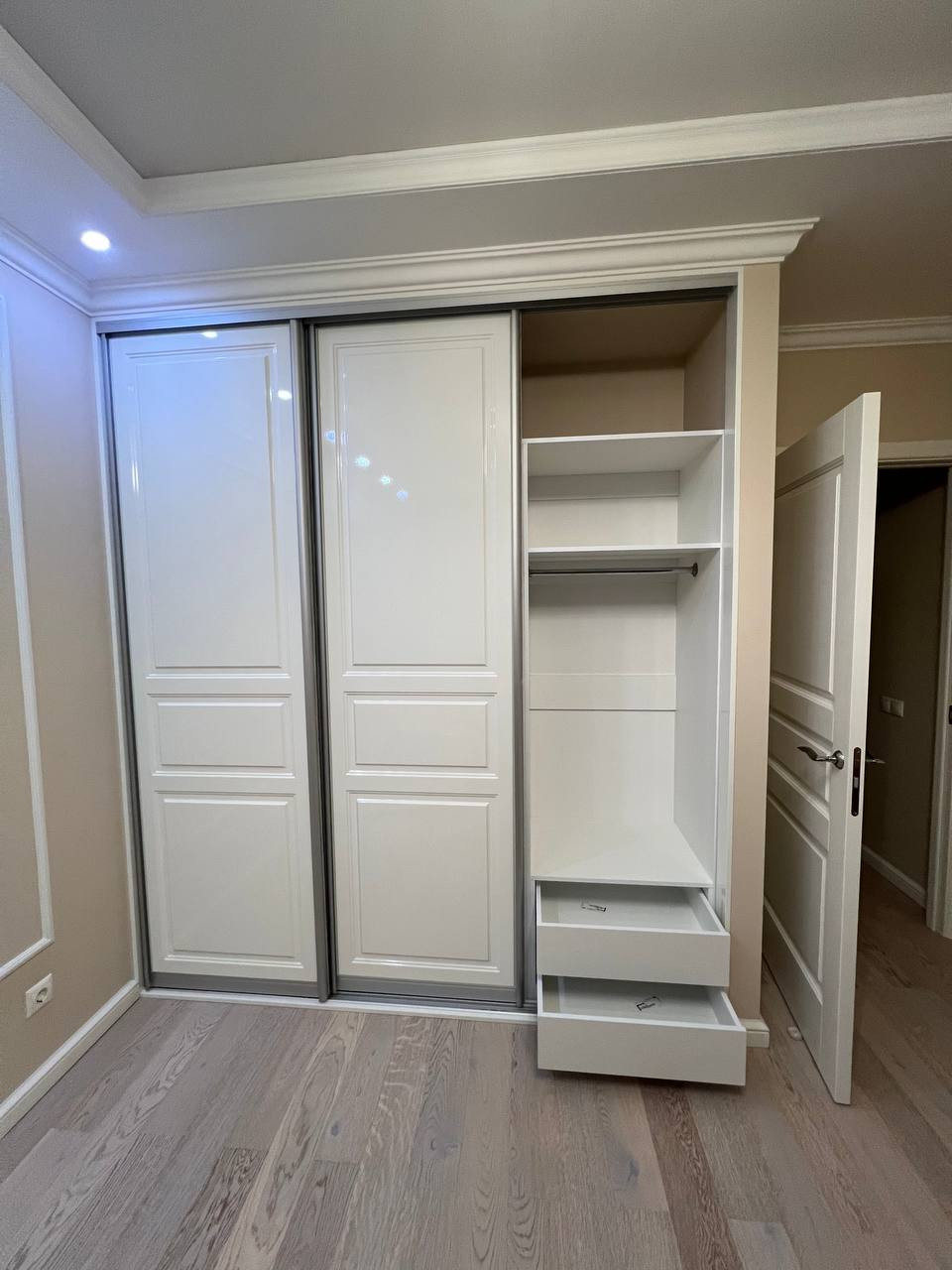 Обложка проекта: Шкаф купе глянец