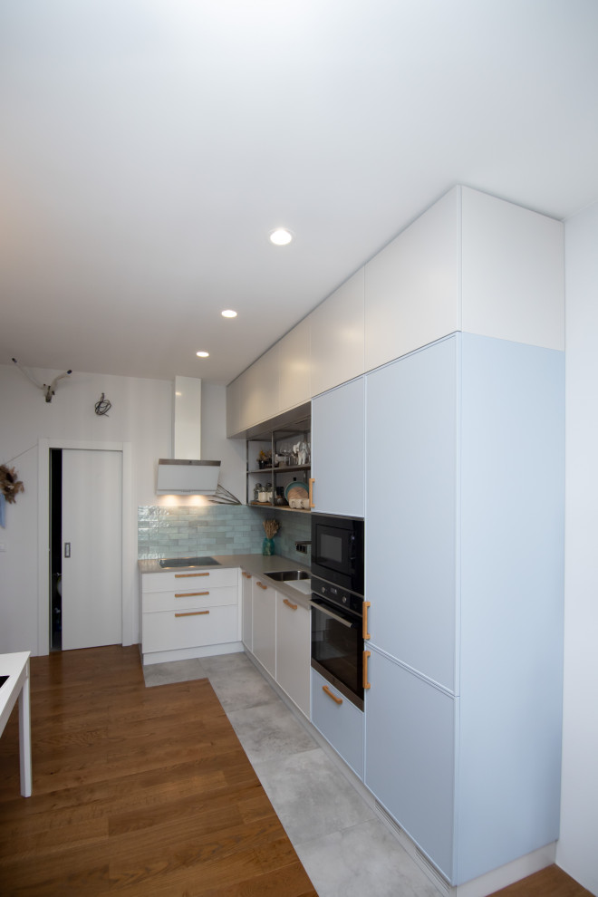 Светлая кухня в неоклассическом стиле