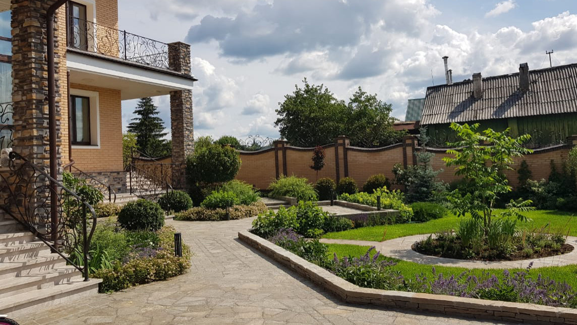 Сад с подпорными стенами