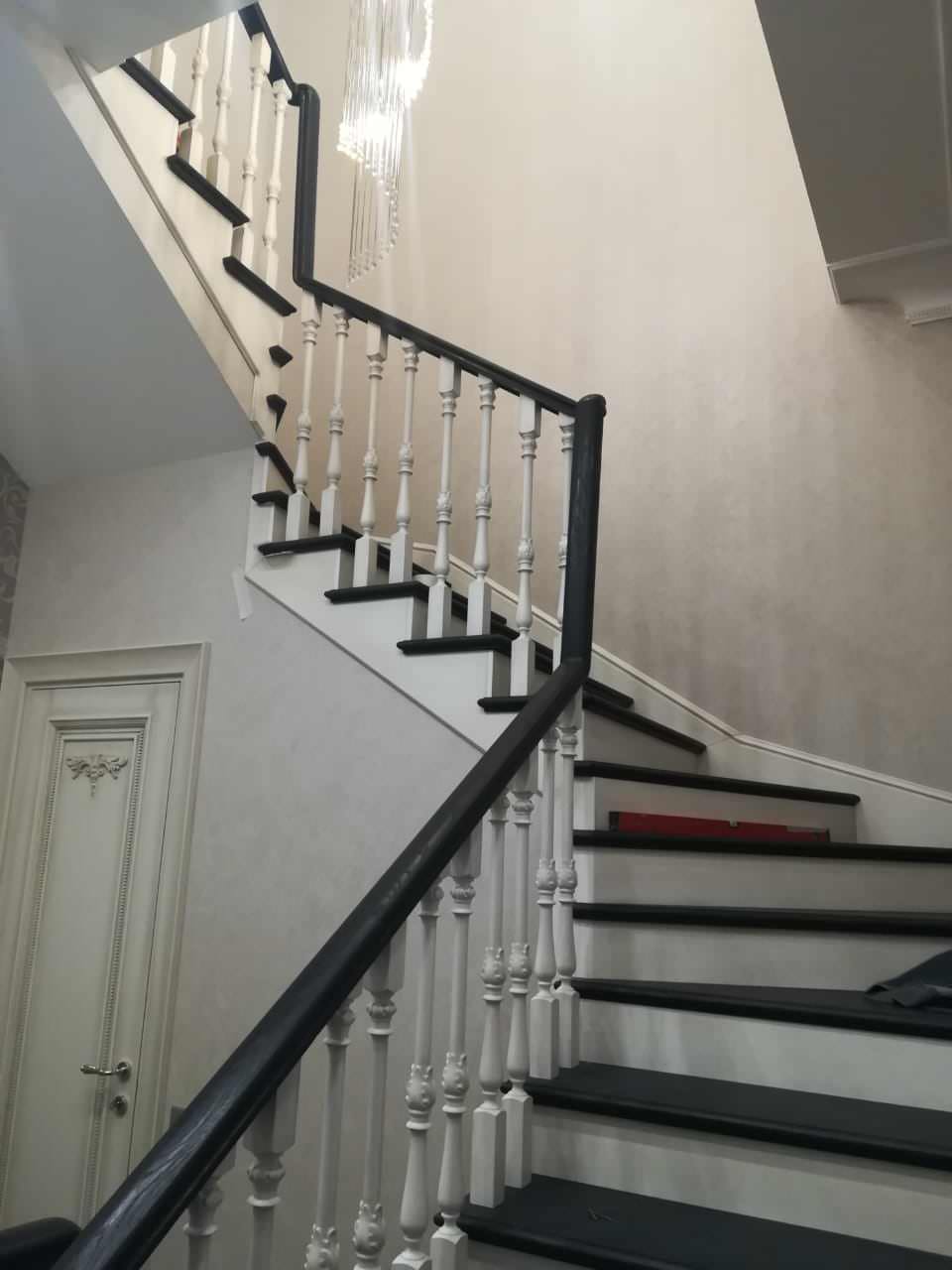 Лестница из дуба в лофте