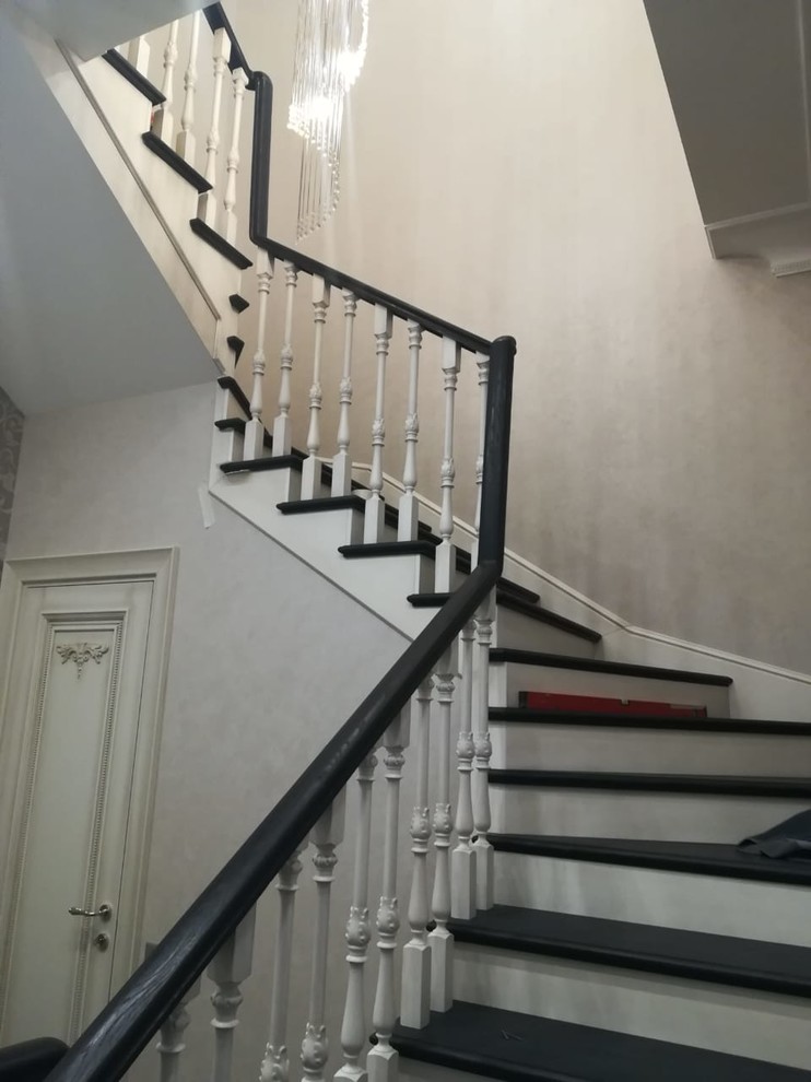 Лестница из дуба в лофте