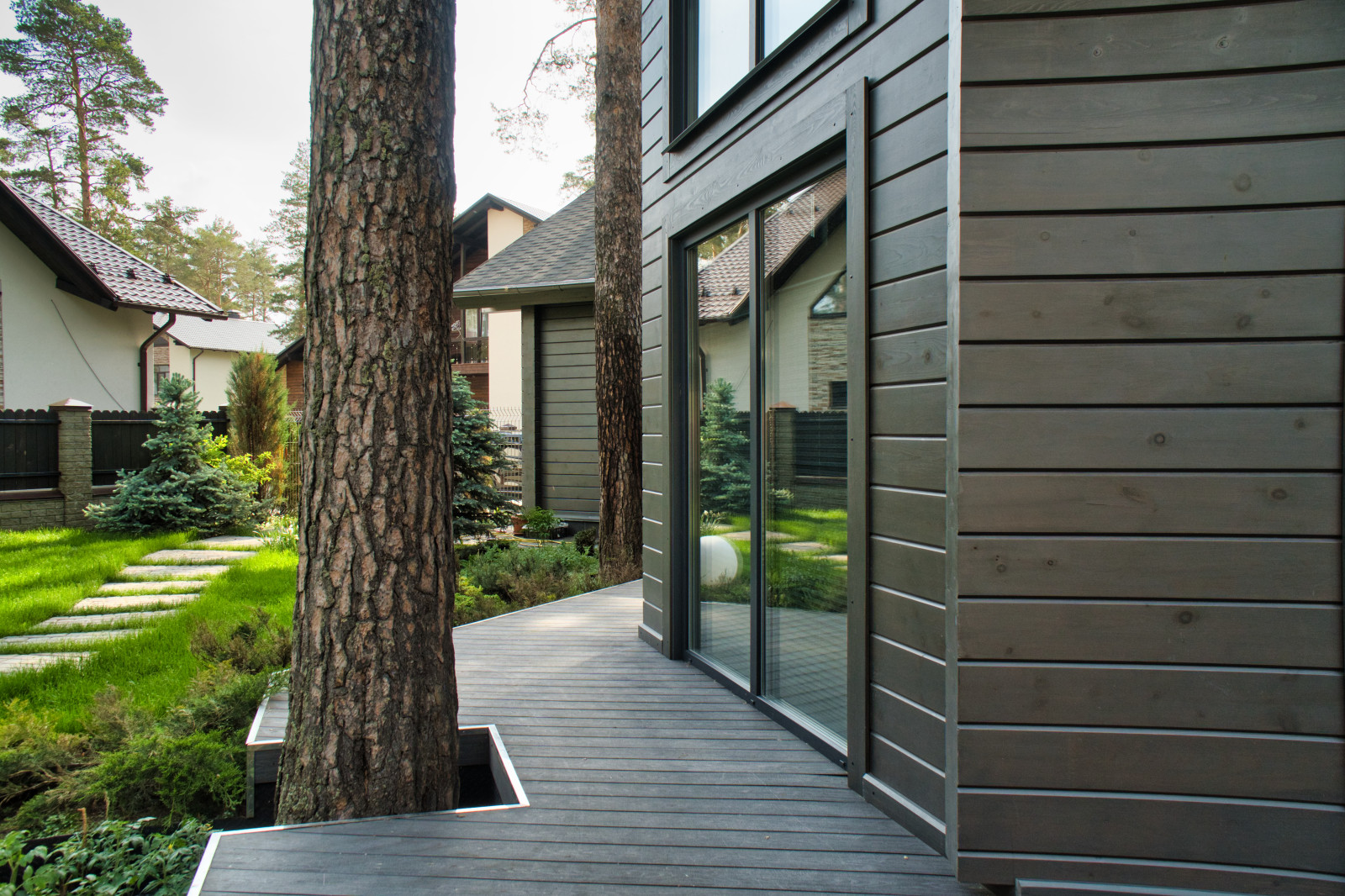 Панорамное окно REHAU GENEO