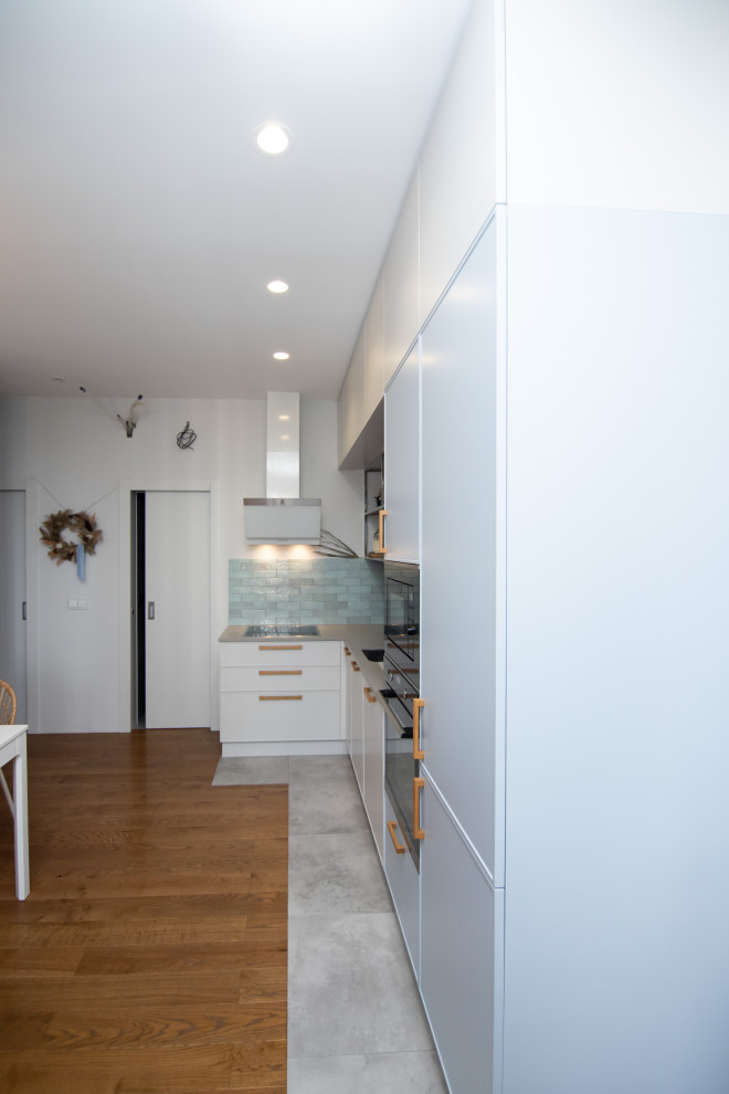 Светлая кухня в неоклассическом стиле