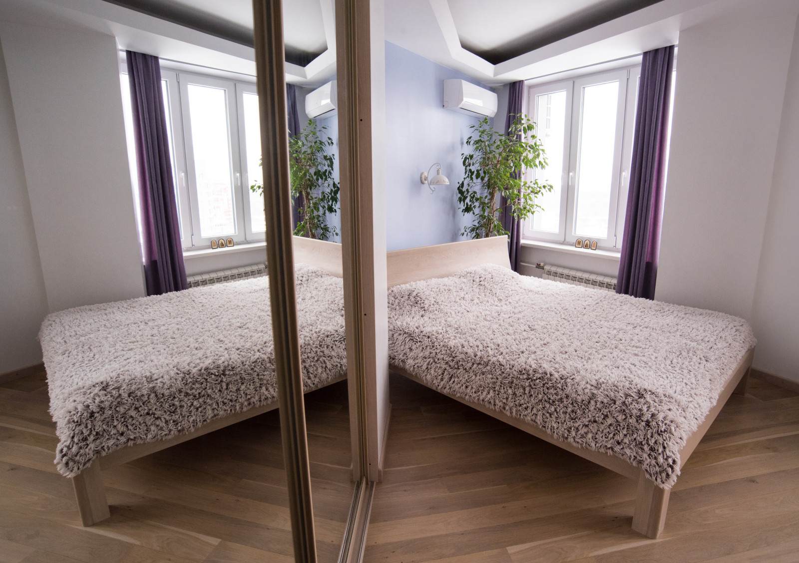 Перепланировка квартиры с радиальной фасадной стеной, авторская мозаика.