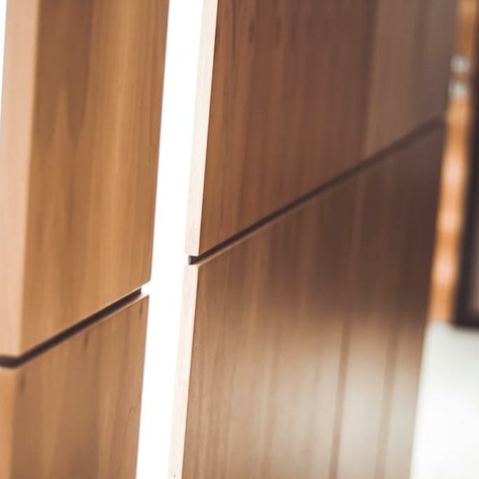 Обложка проекта: Стеновые панели из шпона дерева