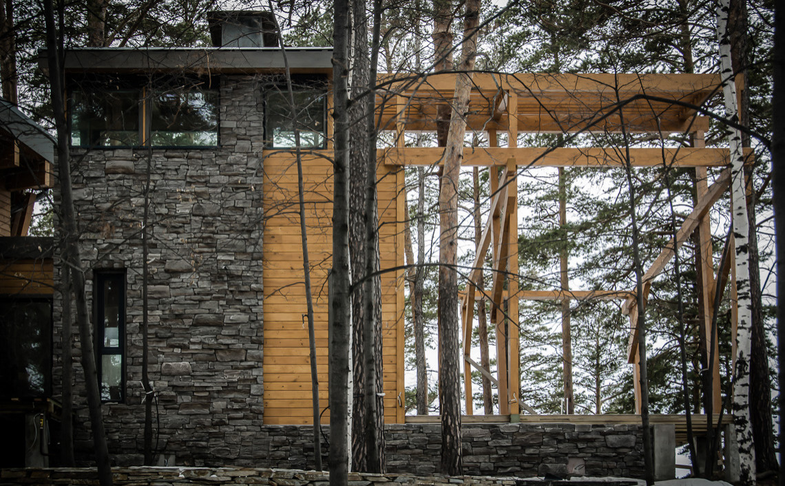 Фасадное остекление с автоматическими рафшторами