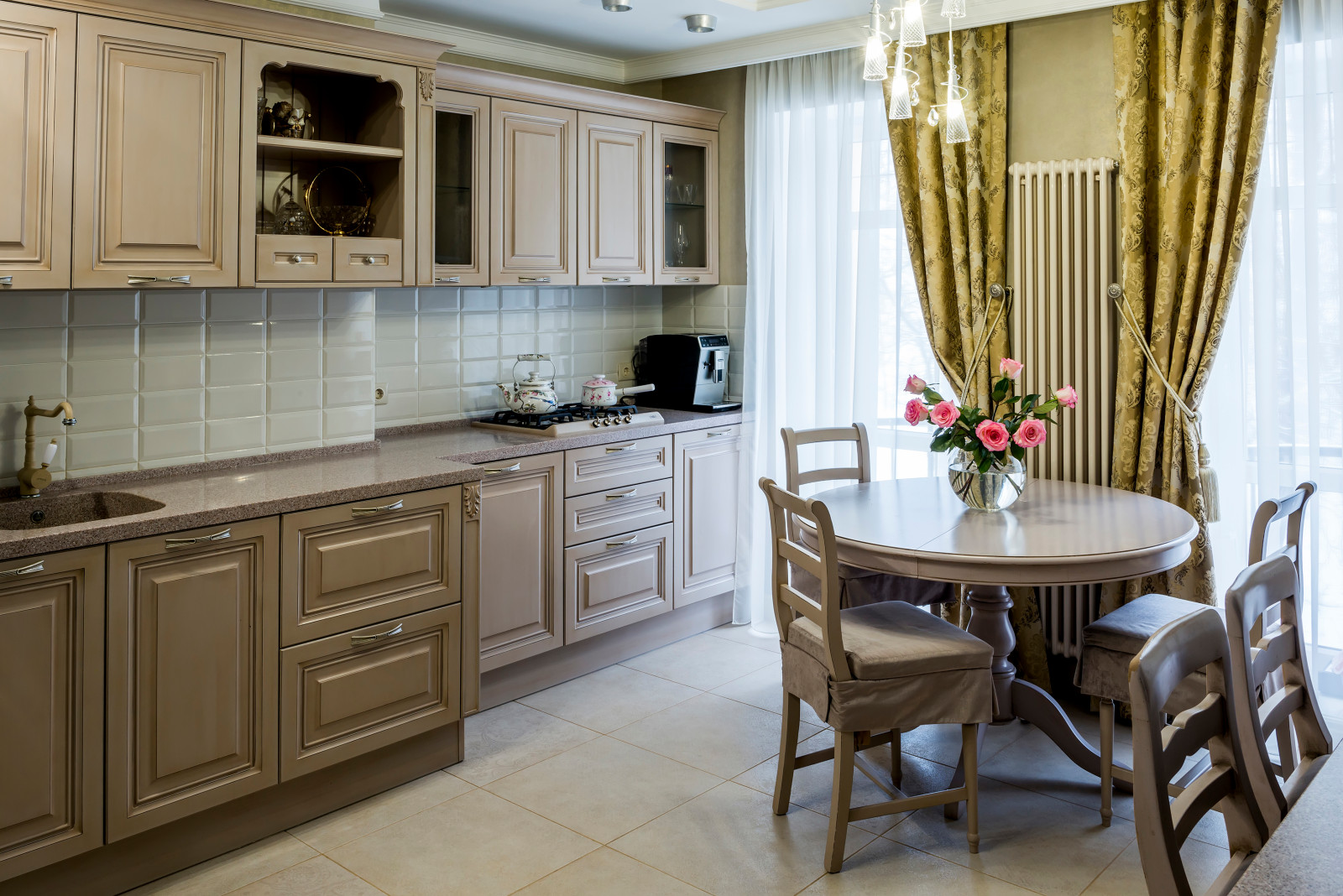 Двухкомнатная квартира в классическом стиле.