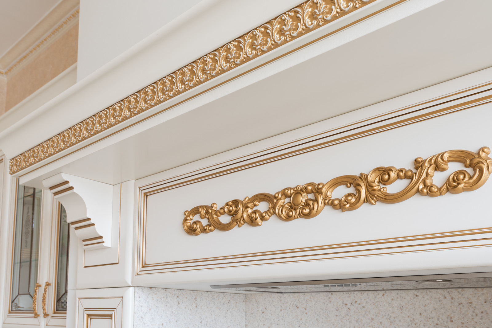 Роскошная кухня с островом