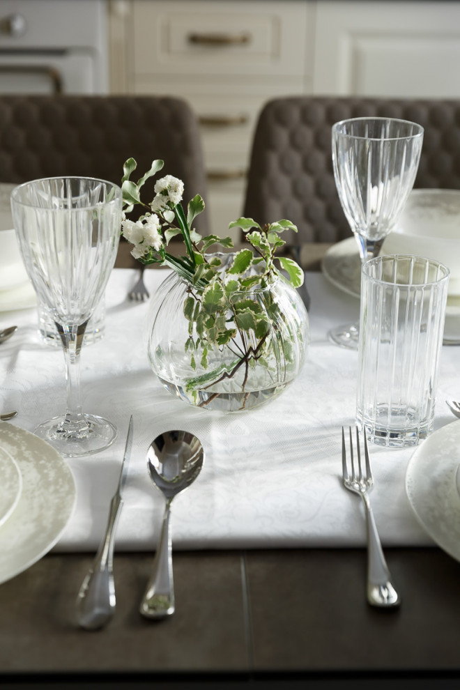 Сервировка стола в петербургской квартире