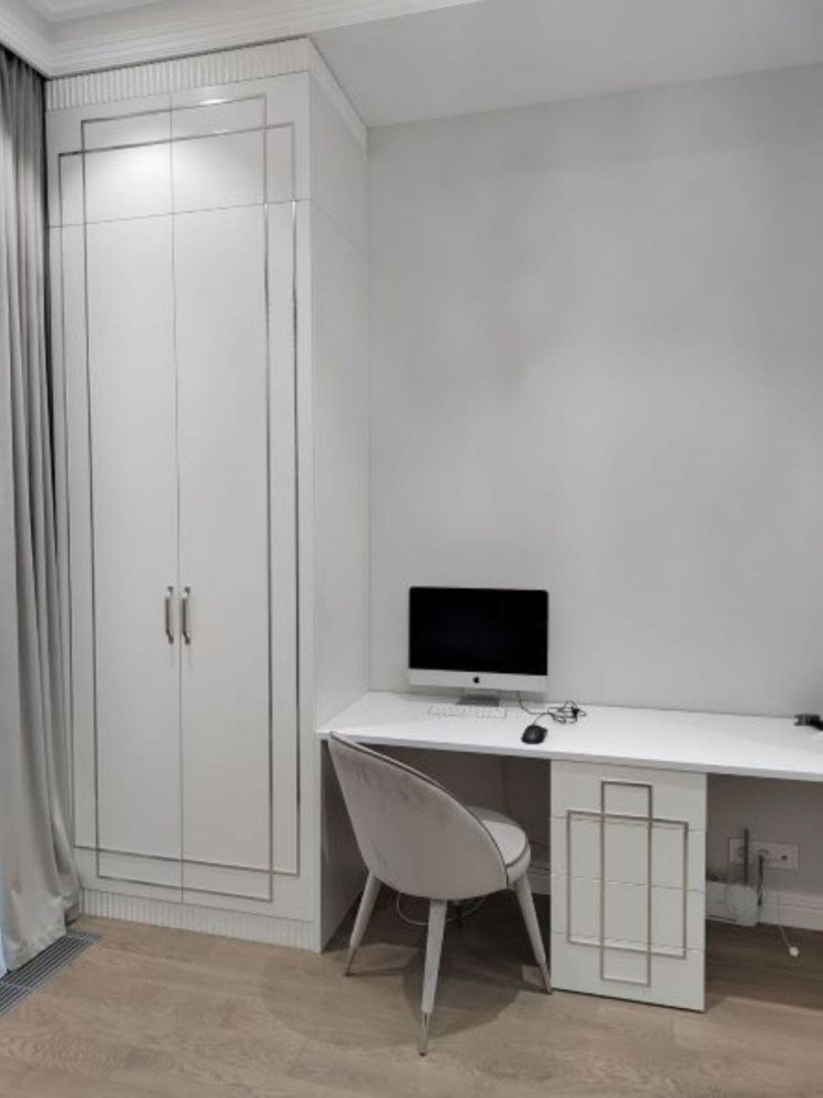 Шкафы с рабочим столом.