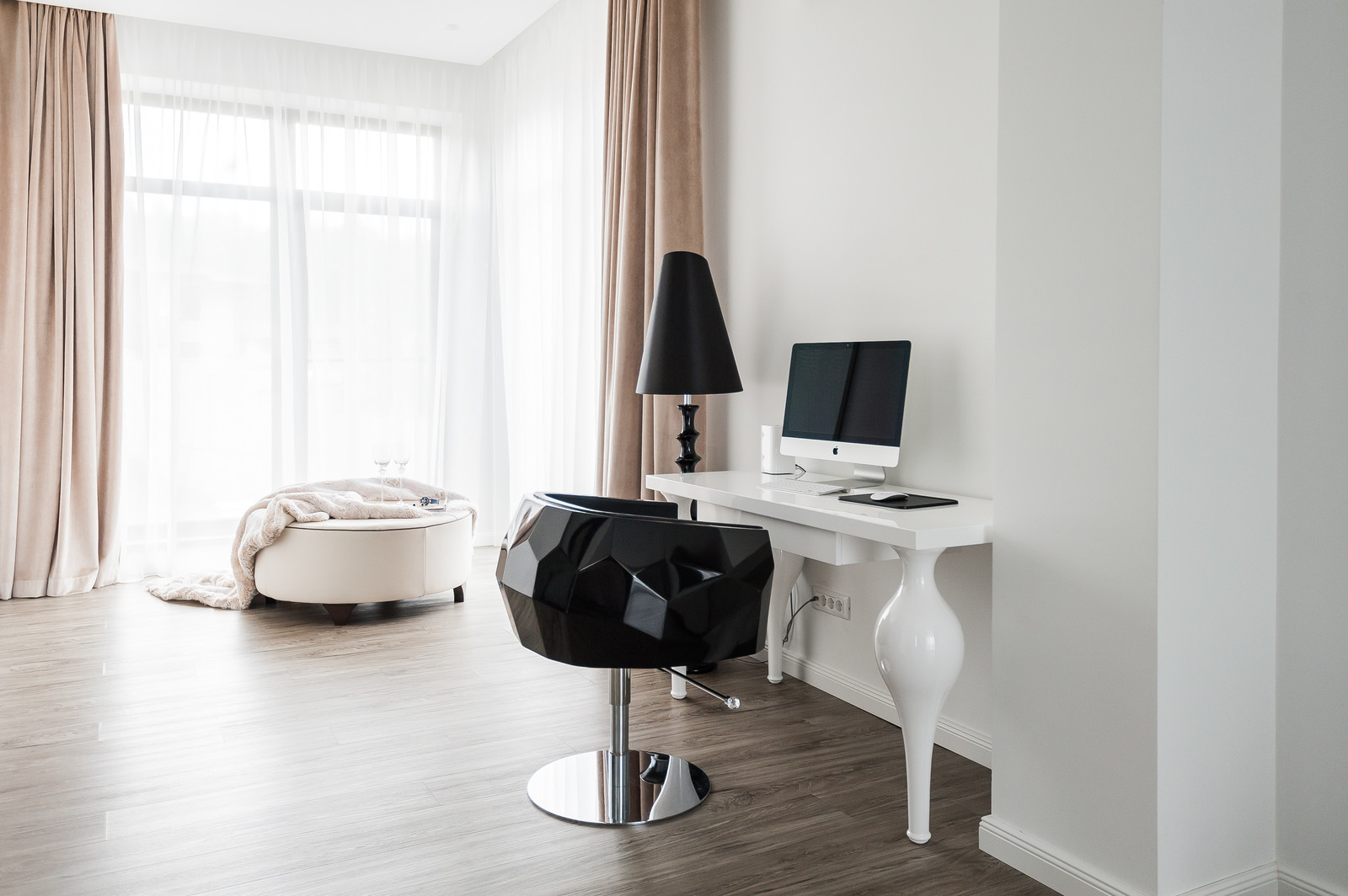 Дом с лошадиным бюстом