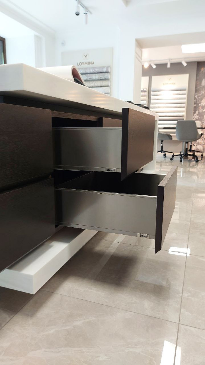 Премиальные столы для дизайн-студии