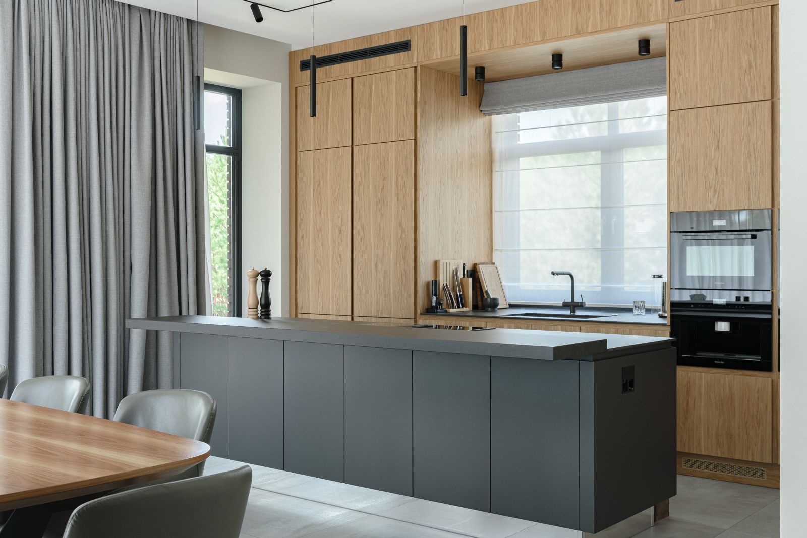 Строительство и внутренняя отделка частного дома в современном стиле