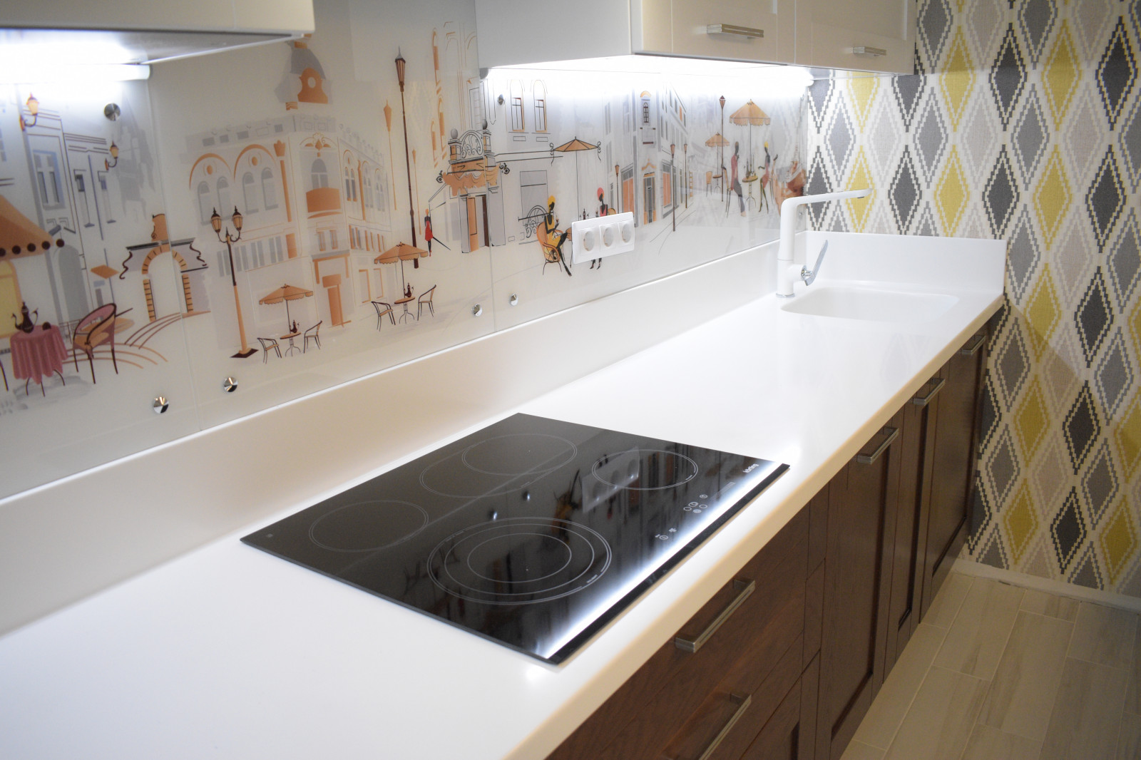 Кухня Кальвадос из массива дуба с каменной столешницей