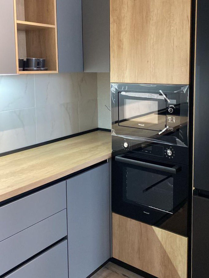 Кухня с фасадами Fenix