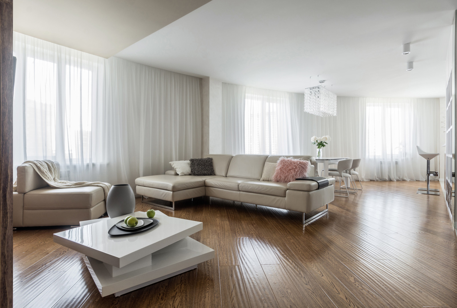 Светлая квартира для молодой пары