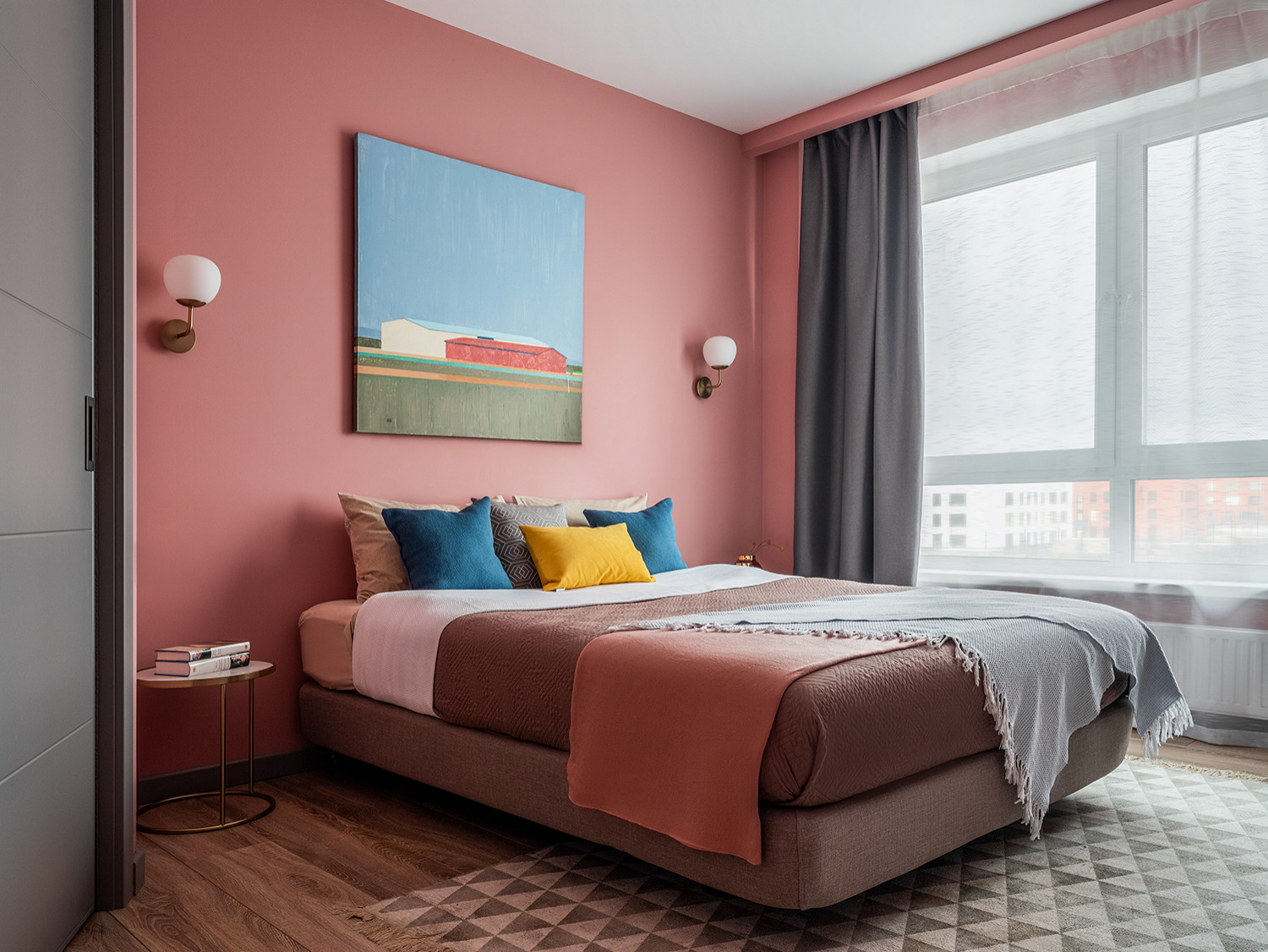 Фотоохота: 31 вариант цветных стен в спальне