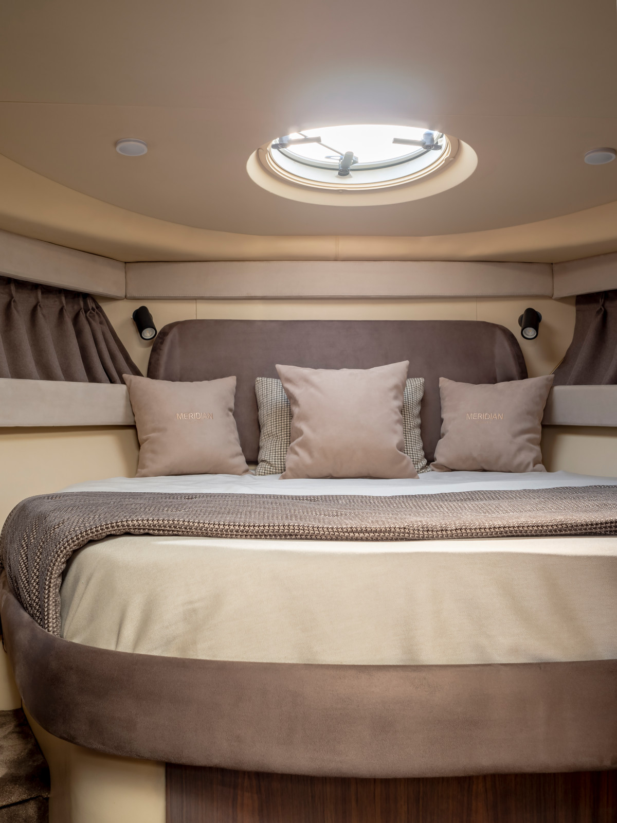 яхта MERIDIAN