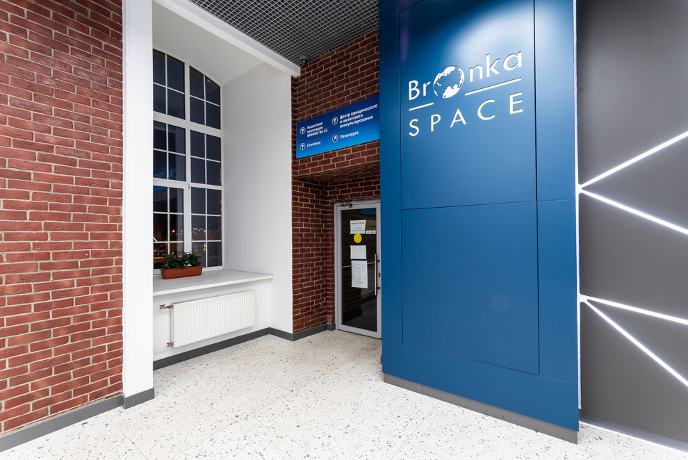 Office on Krasnogo Tekstil'shchika by Bronka Space