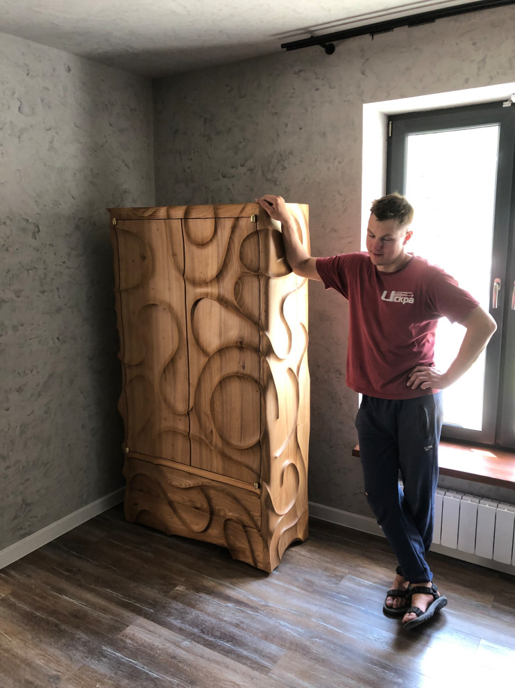 Обложка проекта: Резной винный шкаф